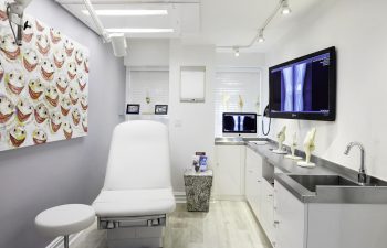 a consultation room at Robotic Joint Center