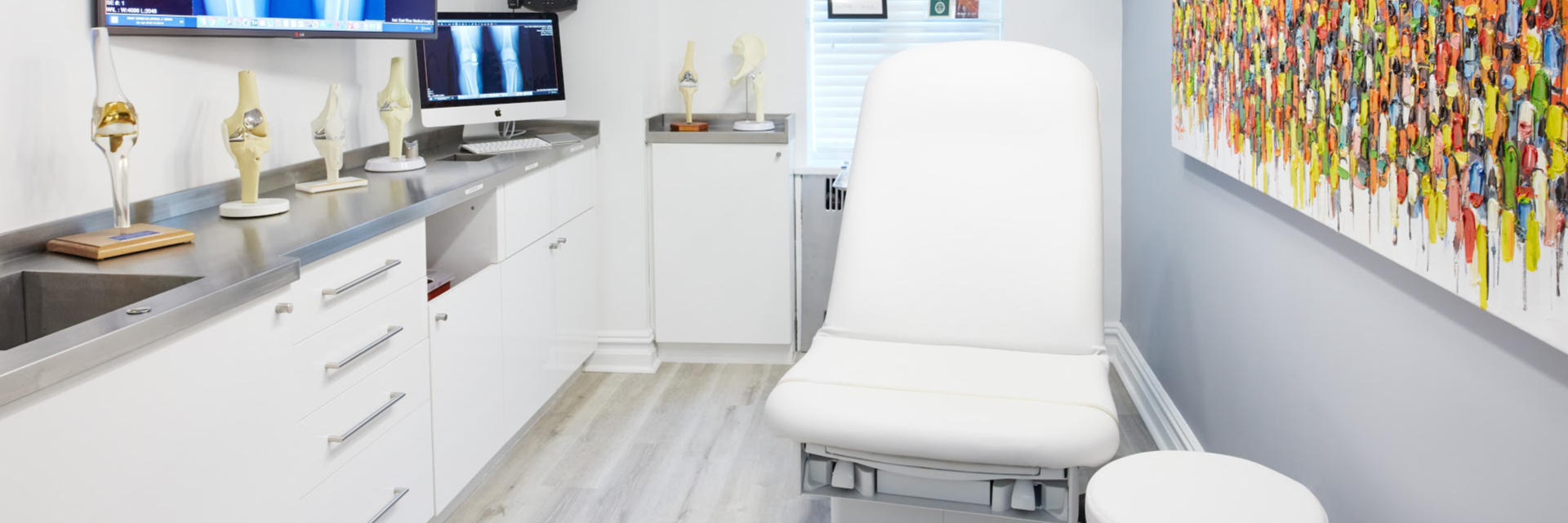 a consultation room at Robotic Joint Center