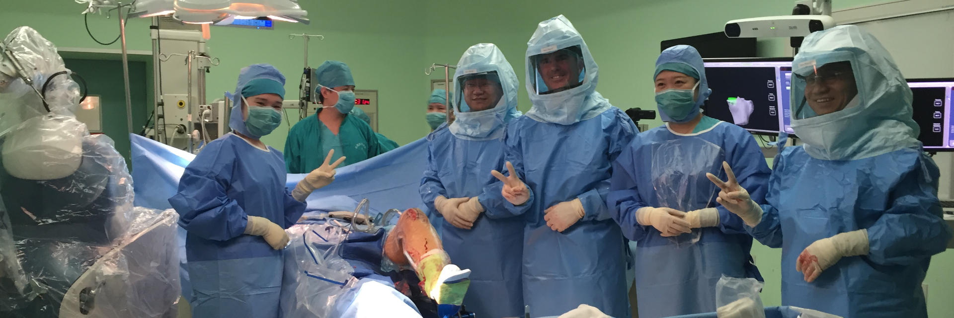 Dr. Buechel with medical staff after robotic knee replacement surgery at Taipei Postal Hospital